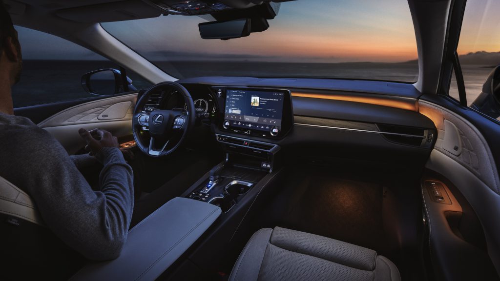 Đèn nội thất trên Lexus RX350 Luxury 2024