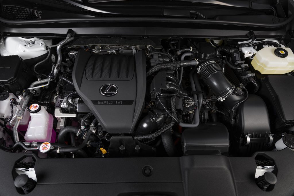 Khoang động cơ của Lexus RX500h F-Sport