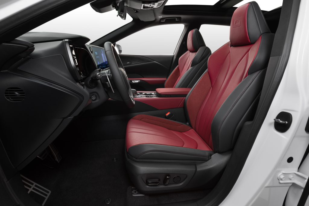 Ghế ngồi thể thao độc quyền F-Sport