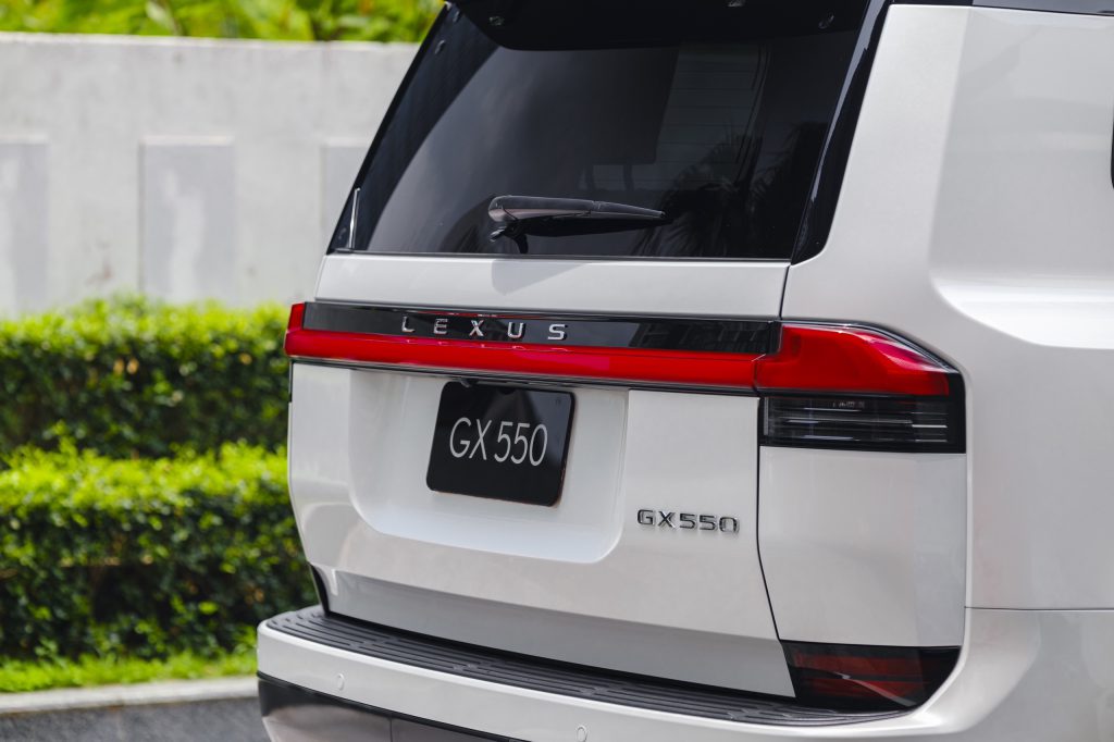 Cụm đèn sau của Lexus GX550 2024