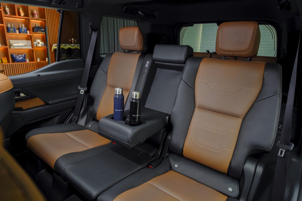 Hàng ghế thứ 2 xe Lexus GX550 2024